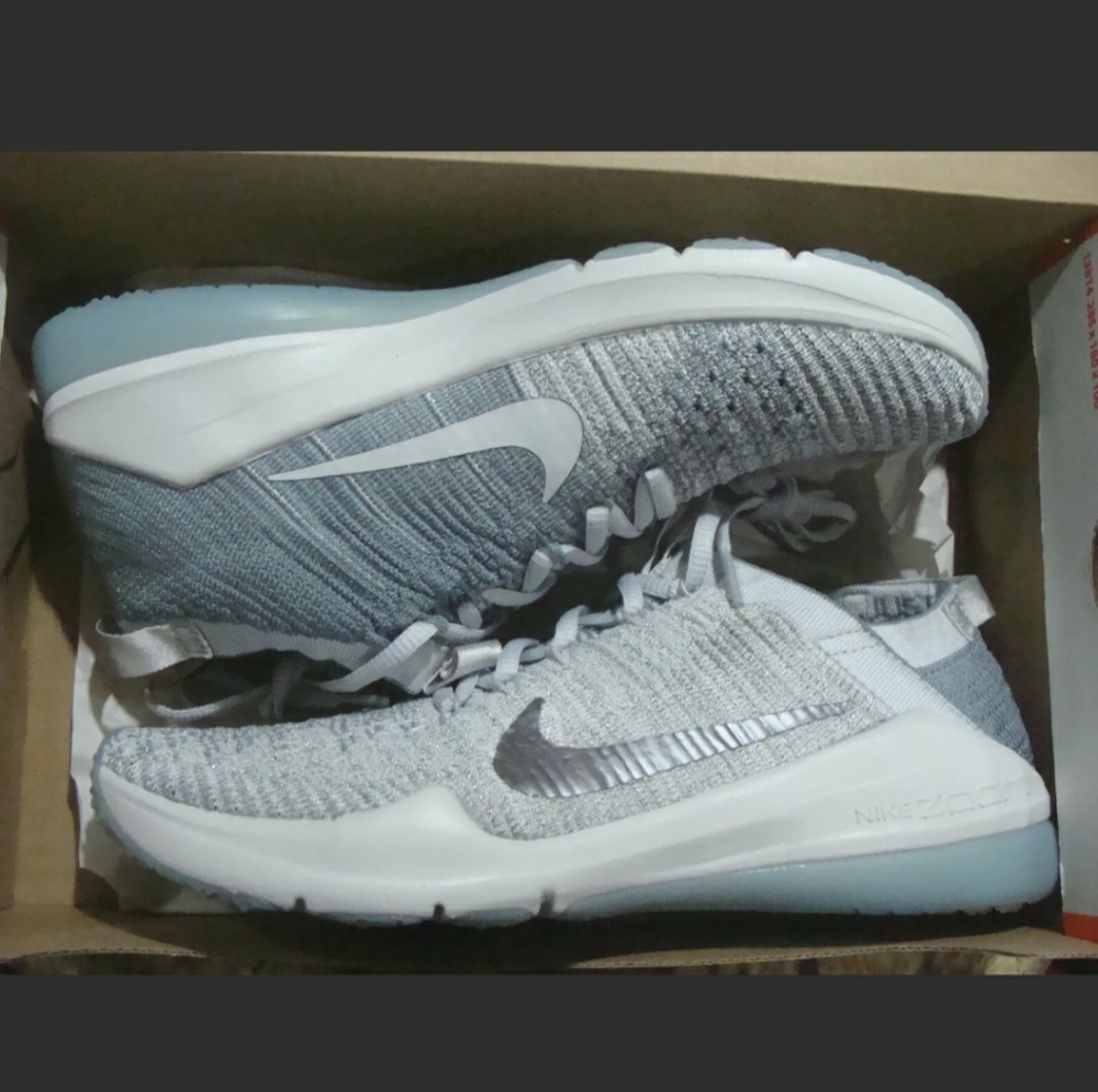 Nike Women's Air Zoom Fearless FK